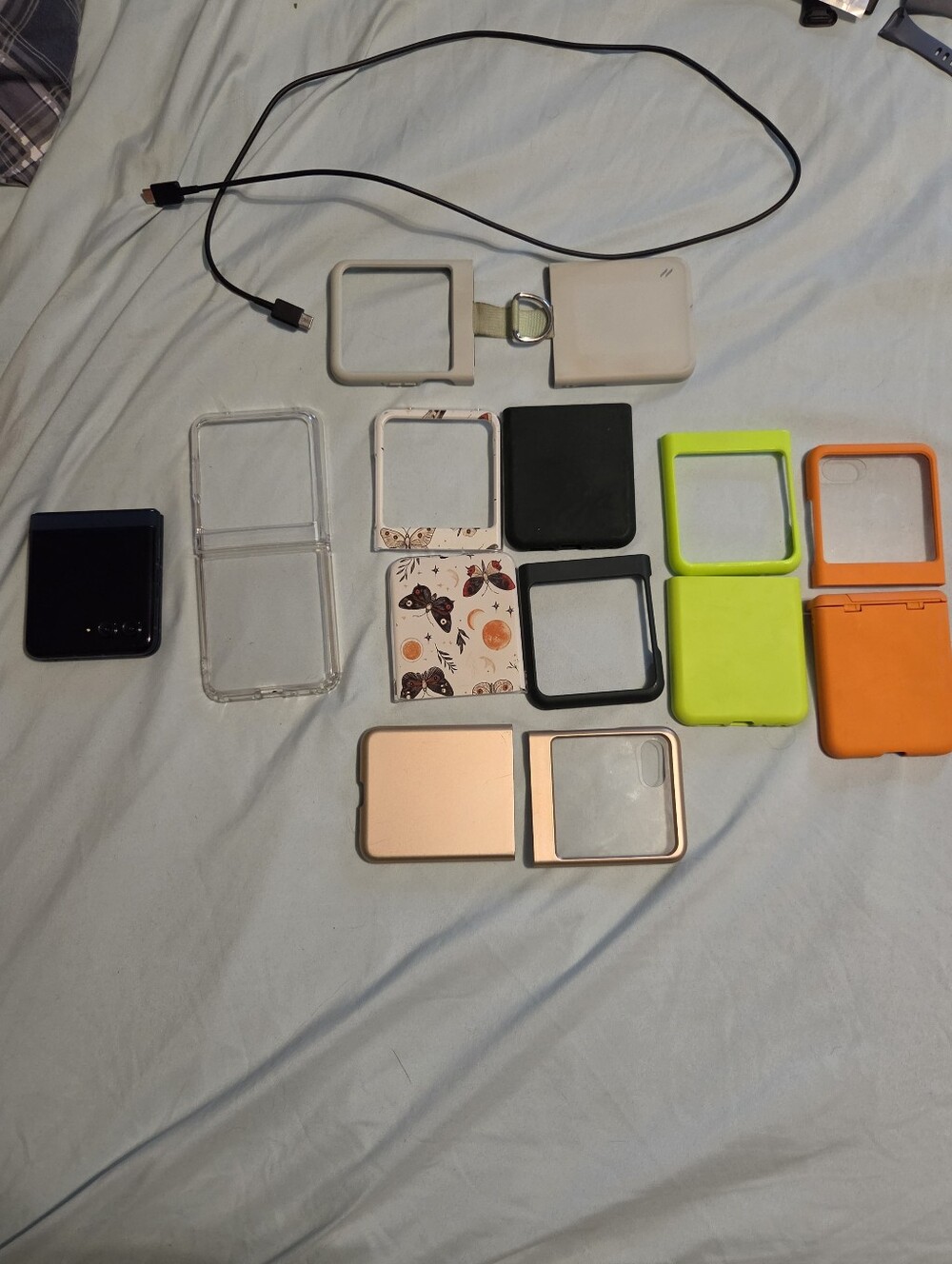 Motorola RAZR 2025. Includes Phone AND Cases